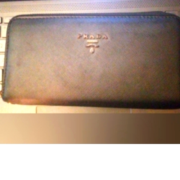 Prada Black Wallet Free Shipping - Picture 12 of 13